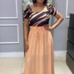 Saia longa com elástico na cintura e fenda lateral 

Tecido: Viscolinho 
Tamanho Único, veste ate o 44